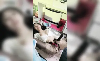 极品粉嫩萝莉 反差萝莉裸体自拍发骚1