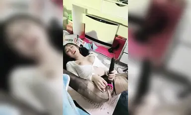 极品粉嫩萝莉 反差萝莉裸体自拍发骚1