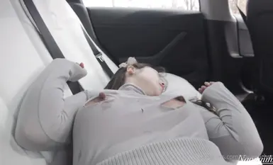 跟黑絲少婦的第一次約會就玩車震