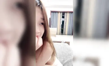 小美宝宝邻家嫩妹奴性大发小小年纪圈龄不小长相甜美肛塞灌肠逼逼塞冰块胸夹刮毛拉上男友直播跪舔口交啪啪大秀(5)