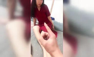 超級綠帽情侶【淫亂女友】綠奴男友看單男狠艹自己的00後嫩女友，露臉各種交歡 (4)
