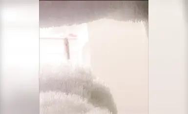 把相機藏在毛巾裡面偷拍表妹洗澡