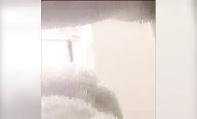 把相機藏在毛巾裡面偷拍表妹洗澡