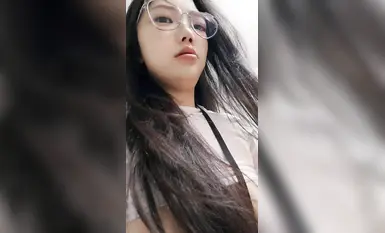 【眼鏡妹】十個眼鏡九個騷 騷貨家裡和炮友抽插啪啪 聲音淫盪好聽 (5)