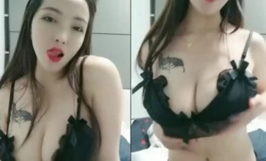 Yu Jie - Payudara Besar - Naihe taksub dengan pakaian ini, semua orang menyayanginya, dia penuh dengan fitnah, jari-jari pukinya, dengan selamba, menggosok payudaranya yang besar dan menjadi begitu seksi