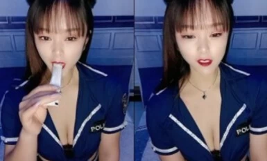 Ang napakagandang big-breasted na binibini - nagsusuot ng silk stockings at nurse uniforms, agad na nag-transform sa isang seksing kalapating mababa ang lipad, nagpasok ng isang malaking titi at kumikibot, gumagawa ng mahalay na tunog!