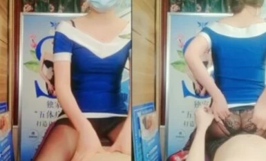 Nakipag-ugnay siya sa isang babaeng technician at nagsuot ng mga espesyal na damit na may itim na medyas upang ipakita ang kanyang mukha sa asawa ng ibang tao at nasiyahan sa isang slutty blowjob .