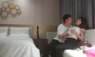 [Legend na lang si kuya] High-end na produkto, matamis na babae na may malalaking suso, sinisipsip ang malaking titi, sinusuyo ang malaking pwet mula sa likod, nakaharap sa camera