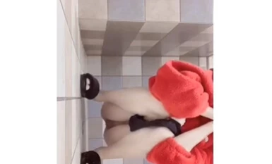 快手精品百万美妆博主【卿卿】大尺度私拍，喷尿特写-1