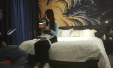 운전하지 마세요 휴대폰] 큰 원 고급, 꽃 팔 문신 파란 누나, 흰색 스타킹, 파일 드라이버 다시 치열한 정상으로, 약을 복용하면 계속 터지는 것이 좋습니다.