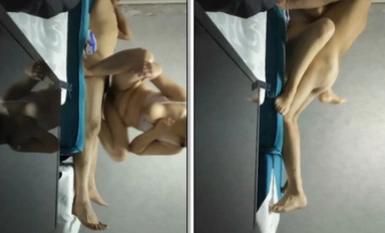 Bà chủ một tiệm mát-xa ven đường ở New Film Express đã đến cửa hàng để gạ gẫm khách hàng qua WeChat để cung cấp các dịch vụ tình dục đặc biệt và bị người đàn ông đeo kính đụ ở nhiều tư thế khác nhau.