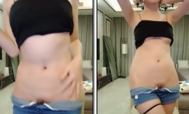 [Mukhang may halong lahi na 168CM na babae] Medyo astig ang super figure na iniikot niya ang kanyang baywang habang nag-e-striptease, hinawakan ang kanyang mga suso at hinimas ang mga ito, at ang kanyang mabalahibong puki ay tumutulo mula sa orgasm.