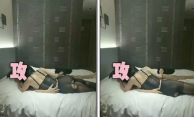 Tính khí mang tất đen - Cha của chủ nhân vàng Ts Momo rất thích ăn cặc của mẹ cô, thậm chí còn liếm lỗ đít của con rồng độc. Người cha bẩn thỉu của cô rất giỏi chơi đùa, và cô có một bữa ăn hoang dã với người đẹp quyến rũ, và cô đã có. cực khoái thoải mái