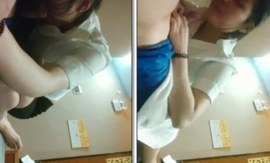 【老王1探花】，按摩店幹少婦，騷逼一臉狐媚樣，陰毛黑乎乎濃密，開著手機燈插入水汪汪