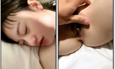 เด็กสาวตาโตที่ลาออกจากโรงเรียนลากเพื่อนที่ดีที่สุดของเธอลงทะเลด้วยกัน ทำเงินได้มากขึ้นเรื่อยๆ เธอดูสับสนและกรีดร้องเรื่องเซ็กส์ และโปรไฟล์ของเธอก็สวยมาก!