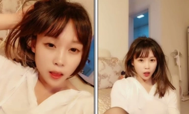 Cô gái xinh đẹp và thuần khiết KIKI, siêu squirting, cá tính sống động, thủ dâm trong phòng tắm, dương vật giả lớn màu đen được đưa vào âm hộ của cô ấy, squirting trong khi chèn, rên rỉ và rên rỉ