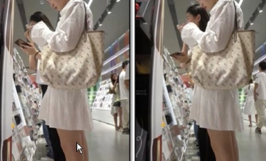 短いスカート美人の丸い大きなお尻の白い透明なレースのパンティーの下までずっとモールには、ぼんやりと黒い毛むくじゃらが見える。