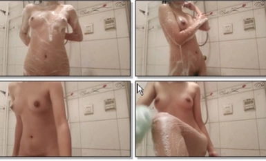 화장대 거울 옆에 비누 상자 몰래 카메라를 배치하여 자매 목욕을 몰래 촬영하고 다리를 들어 보지가 보일 때 샤워를 치십시오.