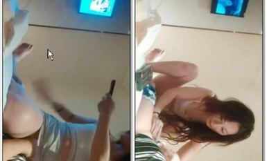 真實搞足療【老王1探花】女，大波浪風騷禦姐，撥開內褲用屌磨蹭，搞的濕濕無套插入