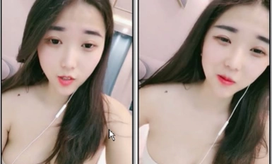 性感诱惑~不讨喜美女主播~大尺度脱衣舞独秀~女神颜值，完美身材~奶子非常漂亮！