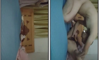 新片速遞站街女探花光頭哥夜探城中村雞窩挑了個顏值不錯的連身裙美少女吃快餐