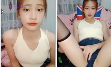 高顔值清純甜美OO後軟萌妹,小嫩茓粉嘟嘟的,十分嫩,這麽幹淨的小B,誰不想舔.