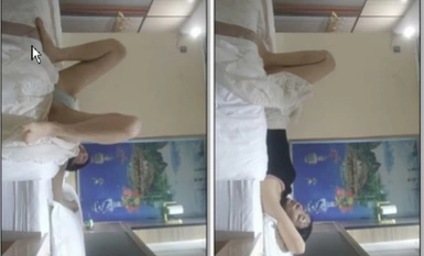 【老马打螺丝】白色长裙极品少妇，韵味十足，撩起裙子揉穴