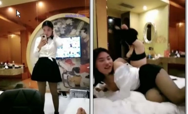 Dua pasangan mendaftar masuk ke dalam bilik hotel dan berbual Mereka penuh dengan seks kotor Mereka memberikannya kepada sepupu mereka untuk kali pertama.