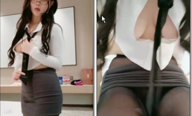 上海性感車模-下海-：你想學什麼啊，老師可以教你，但是我會教壞你們的