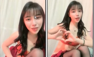 높은 가치의 기질 소녀는 이미 삶에 열려 있고, 삶은 이미 매우 피곤하고, 행복하고 검은 실크 긴 다리가 정말 유혹하는 한!