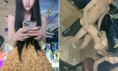 순수한 여신급 귀여운 소녀 KTV 약속 후 OO, 10대 감각 가득한 꽃무늬 원피스, KTV가 손을 보여주고, 노래하는 한쪽 맥주병 마찰 작은 茓의 한쪽.