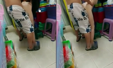 大哥去進貨了，弟弟和嫂子在倉庫裡偷情啪啪如狼似虎的嫂子呻吟超給力