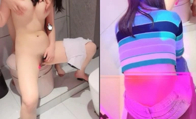 周导演员海选现场，淫荡刺激妞不少，站在沙发蹲上蹦裸迪精彩又刺激，美女拍摄直播画面让两个骚女揉奶玩逼4