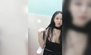 噴血尤物【環環鴨】網紅奶型異常堅挺~扣穴浪叫我射了