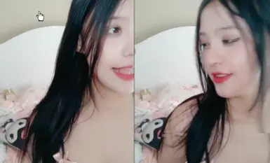 Ang matamis na babae na may malalaking suso na ipinanganak noong 2002 ay napakahusay, ang kanyang mga mata ay matigas at mabilog, ang kanyang itim na medyas ay G-cup, ang kanyang malalaking suso ay umuuga