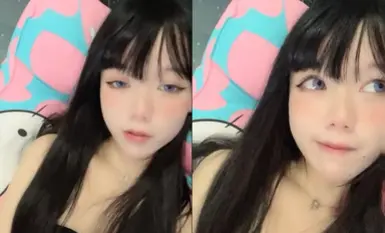 卡哇伊顏值美少女！脫下內褲無毛小騷逼！翹起屁股乾淨美穴，大黑牛震動，高潮呻吟搞得濕噠噠.