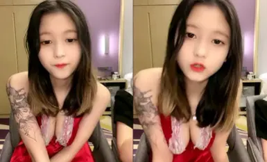 新來的童顏巨乳小美女，全程露臉大秀刺激狼友，嬌小可愛迷人的大奶子，跟狼友撩騷互動跳蛋塞逼裡自慰呻吟