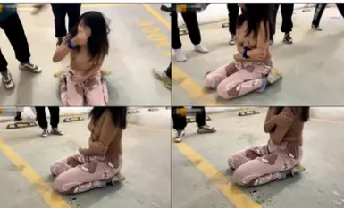 校園暴力門事件一群壞學生地下停車場欺負一個女生,衣服都給扒光了,還有幾個男生說要摸一下她的奶子