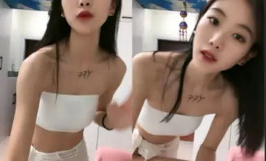 我靠！仙女流鼻血了【是菲菲呀】極致騷舞餃子逼超過癮！ (1)