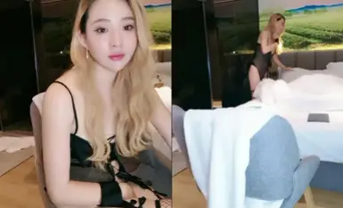 氣質金髮禦姐【蜜桃cc】情趣網襪極品美腿，飯店激情操逼，騎乘位打樁機，搞完震動棒自慰