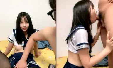 新人眼镜小哥操小女友！学生制服套装，开档黑丝水好多，插进去多是白浆，骑乘深插低低呻吟