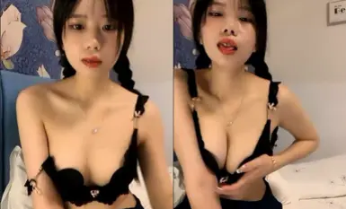 麻花辫00后入牙套小妹！一脸呆萌卡哇伊！杂乱逼毛超嫩小穴，疯狂揉搓翘起屁股，掰开嫩 穴给你看