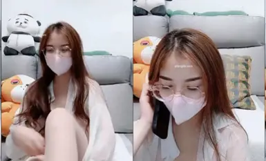 【眼鏡妹】首次挑戰網咖跳蛋塞逼直播，緊張又刺激！ (2)