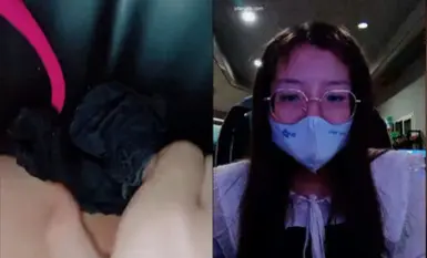 【眼鏡妹】首次挑戰網咖跳蛋塞逼直播，緊張又刺激！ (1).