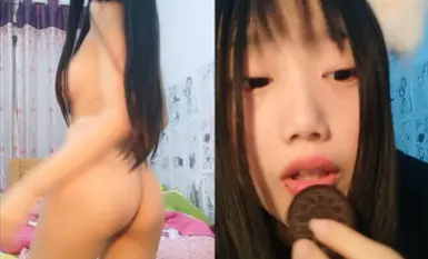 甜美新人小萝莉！情趣耳朵JK装！没穿内裤撩起裙子，多毛骚穴跳蛋抽插，坚挺白嫩奶子诱人