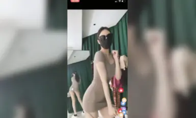 抖音重磅：56W粉絲女神【草莓小甜心】【丁姐】高價走私直播秀 (1)