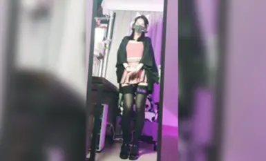 Douyin nổi tiếng trên mạng tương phản với con chó cái "Booty" hoạt động mại dâm mới vào tháng 10 - cô gái thể thao điện tử cyberpunk cắm cáp tai nghe vào BB để nghe nhạc độ phân giải cao (2)