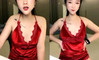 才藝女主播鋼琴老師直播教學，全裸大秀邊彈邊唱一曲動人，揉奶玩逼特寫展示，性感熱舞非常誘人精彩不要錯過