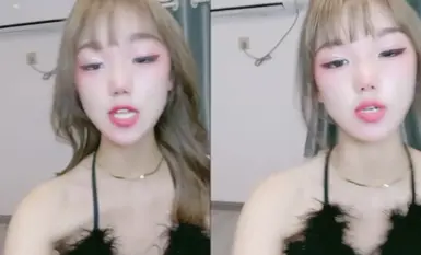 美少女-小七-：我下面被干出血来了，好奇的宝宝们，厕所尿尿特写，姨妈血是怎么流出来的！.