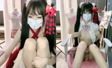 在校高生學妹蘿莉【黎醬不愛吃青菜】翹起迷你屁自慰了~！ (2).